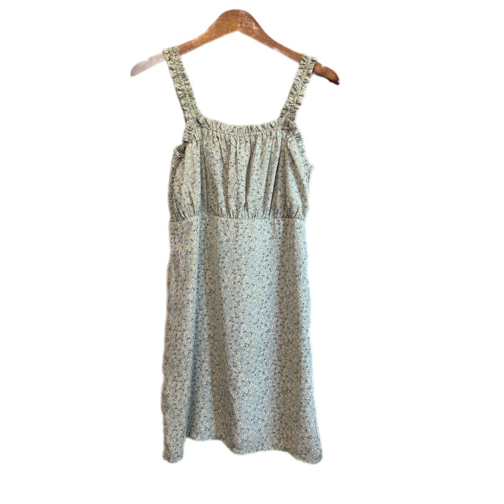 Very J Floral Mini Dress Womens Medium Sage Green Excellent Smocked Ruffle Strap